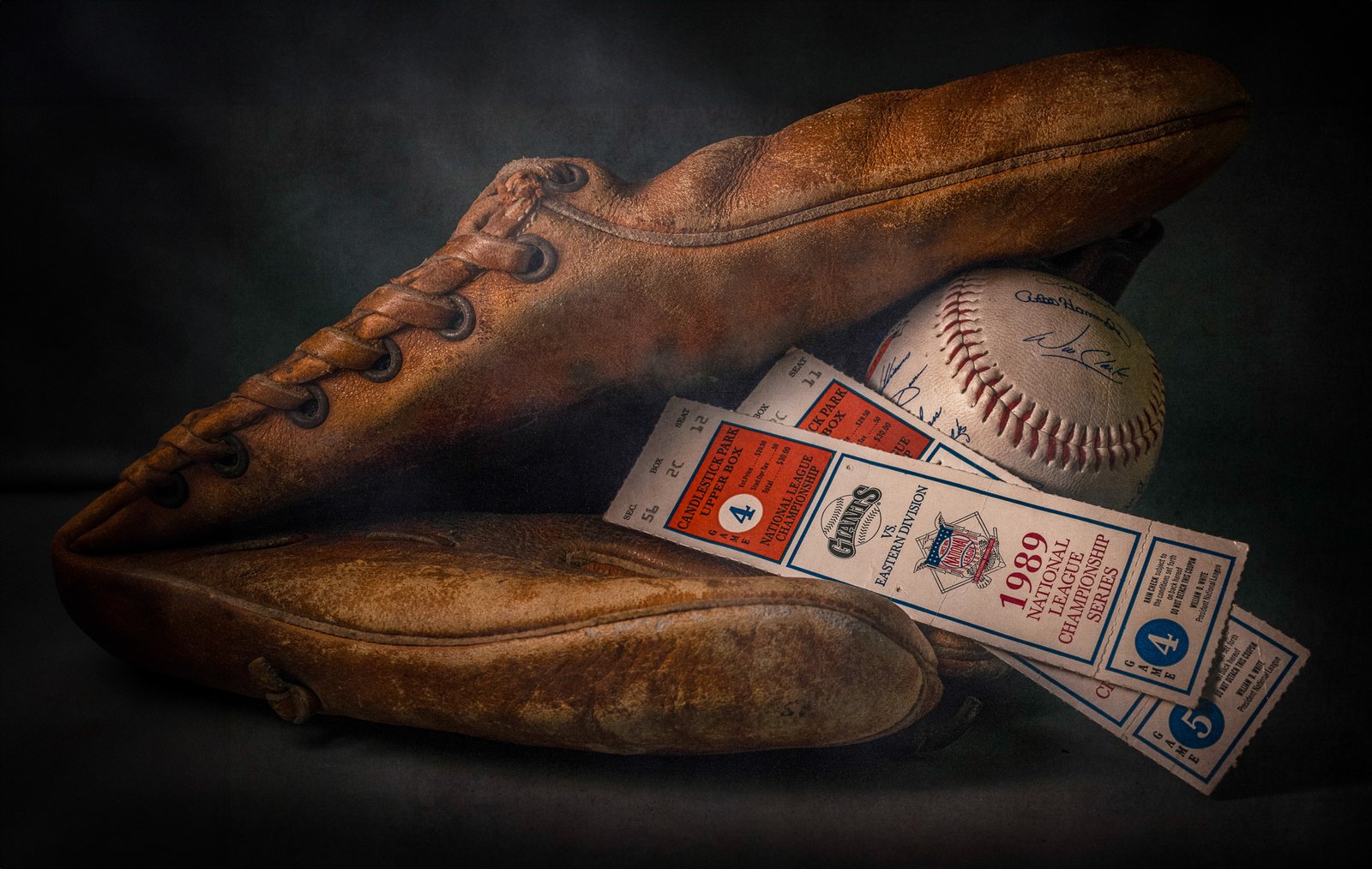 1989 tickets glove and ball